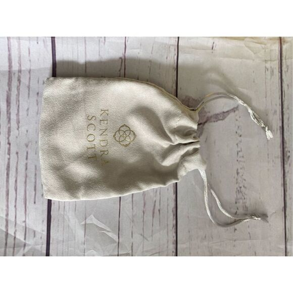 Kendra Scott gift box and bag set - Picture 5 of 11